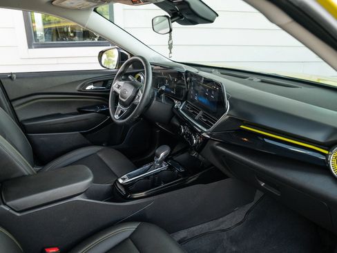Used 2025 Chevrolet Trax ACTIV w/ Driver Confidence Package FWD image 22