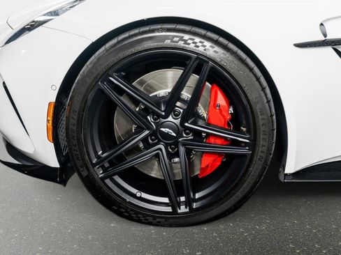 Used 2025 Aston Martin V8 Vantage Coupe RWD image 12