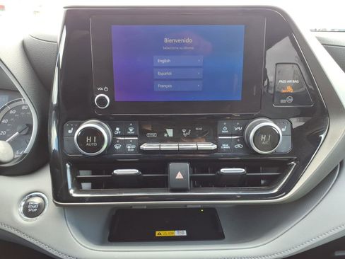 Used 2023 Toyota Highlander XLE image 10