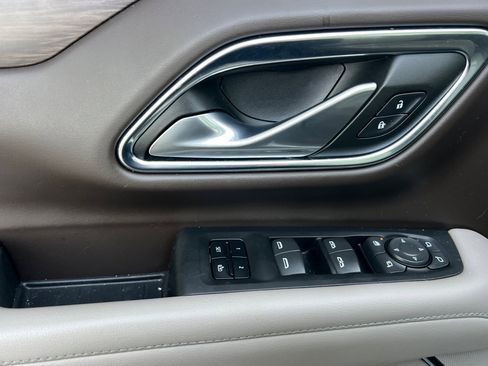 Used 2022 Chevrolet Tahoe Z71 w/ Luxury Package image 11