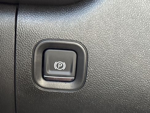 Used 2026 Chevrolet Silverado 1500 Custom AWD/4WD image 8