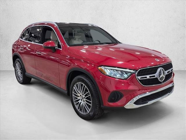 Used 2026 Mercedes-Benz GLC 300 image 3