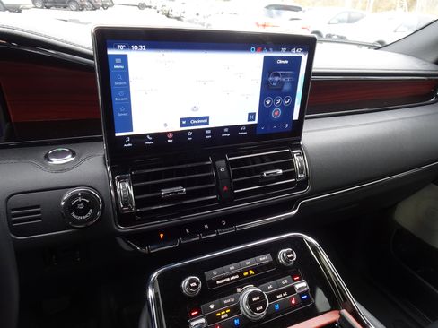 Used 2024 Lincoln Navigator Reserve image 9