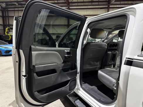 Used 2018 Chevrolet Silverado 1500 Custom w/ Custom Value Package image 16