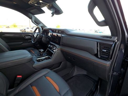 Used 2025 GMC Sierra 1500 AT4 w/ Technology Package AWD/4WD image 16