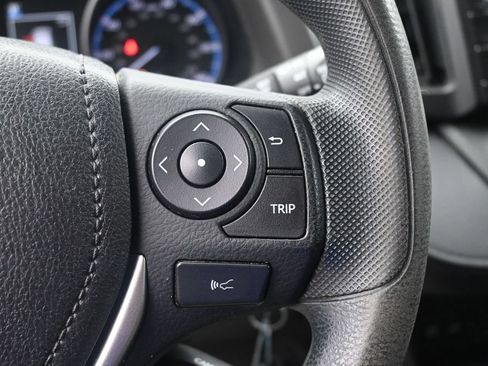 Used 2017 Toyota RAV4 LE FWD image 23