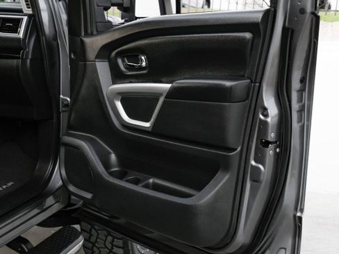 Used 2017 Nissan Titan SV image 40