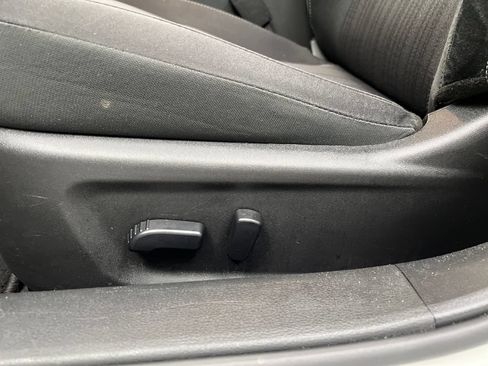 Used 2025 Nissan Altima 2.5 SV FWD image 13