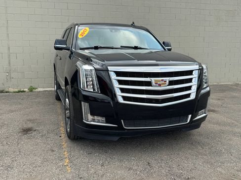 Used 2017 Cadillac Escalade Luxury AWD/4WD image 5