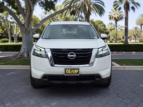 Used 2025 Nissan Pathfinder SV FWD image 2