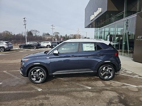 New 2026 Hyundai Venue SEL FWD image 2