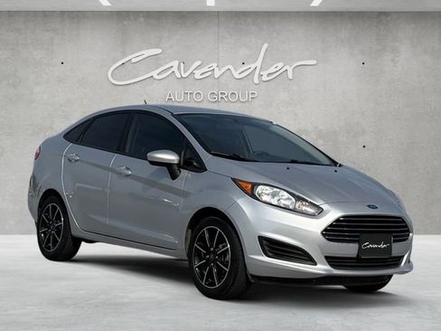 Used 2019 Ford Fiesta SE image 2