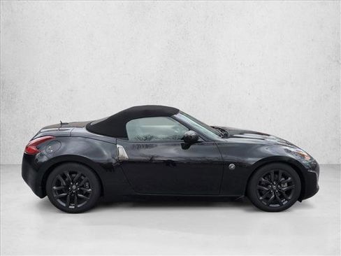 Used 2018 Nissan 370Z Touring image 4