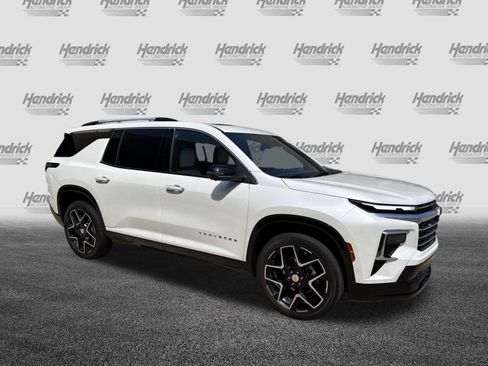 Used 2025 Chevrolet Traverse High Country AWD/4WD image 2