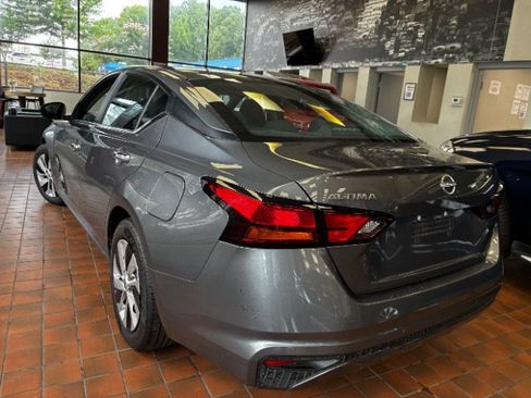 Used 2024 Nissan Altima 2.5 S FWD image 10