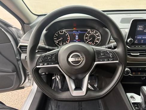 Used 2024 Nissan Altima 2.5 SV AWD/4WD image 28