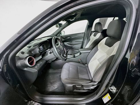 Used 2024 Chevrolet Trax RS w/ Sunroof Package FWD image 13