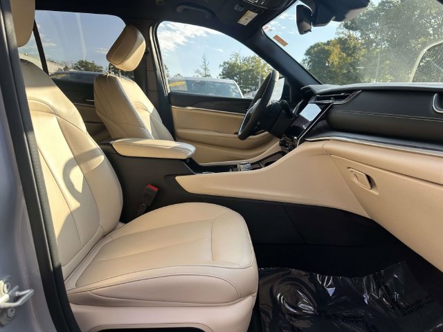 Certified 2024 Jeep Grand Cherokee Limited AWD/4WD image 24