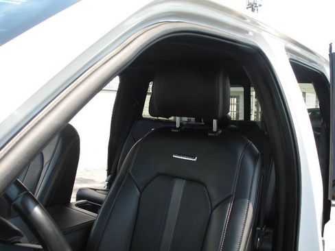 Used 2019 Ford F150 Platinum w/ Equipment Group 701A Luxury AWD/4WD image 23