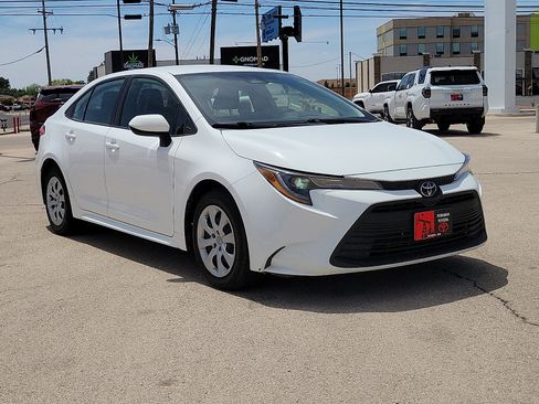 Used 2023 Toyota Corolla LE FWD image 6