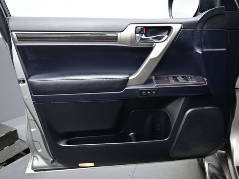 Used 2021 Lexus GX 460 Premium w/ Accessory Package AWD/4WD image 9