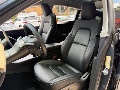 Used 2022 Tesla Model Y Long Range AWD/4WD image 23