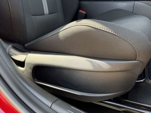 New 2025 Hyundai Elantra SE image 24