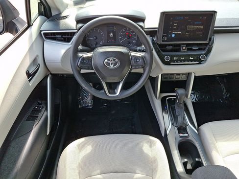 Used 2023 Toyota Corolla Cross LE image 12