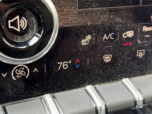 Used 2024 GMC Acadia Elevation image 31