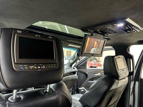 Used 2017 Cadillac Escalade Platinum image 36
