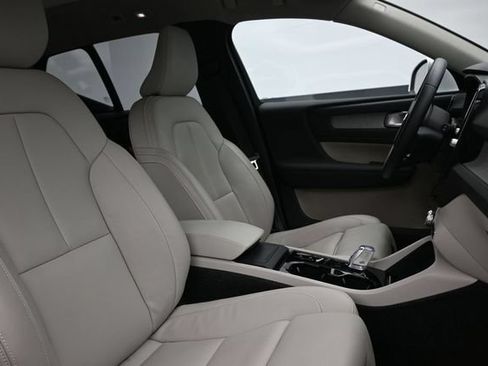 Used 2024 Volvo XC40 B5 Plus w/ Protection Package Premier AWD/4WD image 34