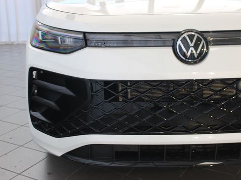 New 2026 Volkswagen Tiguan SE R-Line image 21