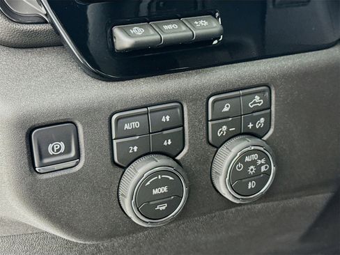 Used 2026 Chevrolet Silverado 2500 ZR2 image 11