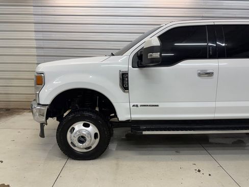Used 2022 Ford F350 Lariat w/ Chrome Package image 4