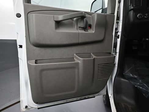 Used 2022 Chevrolet Express 2500 w/ Driver Convenience Package image 17