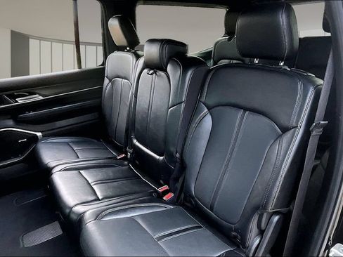 Used 2024 Jeep Wagoneer Series II w/ Flexible Seating Group RWD image 28