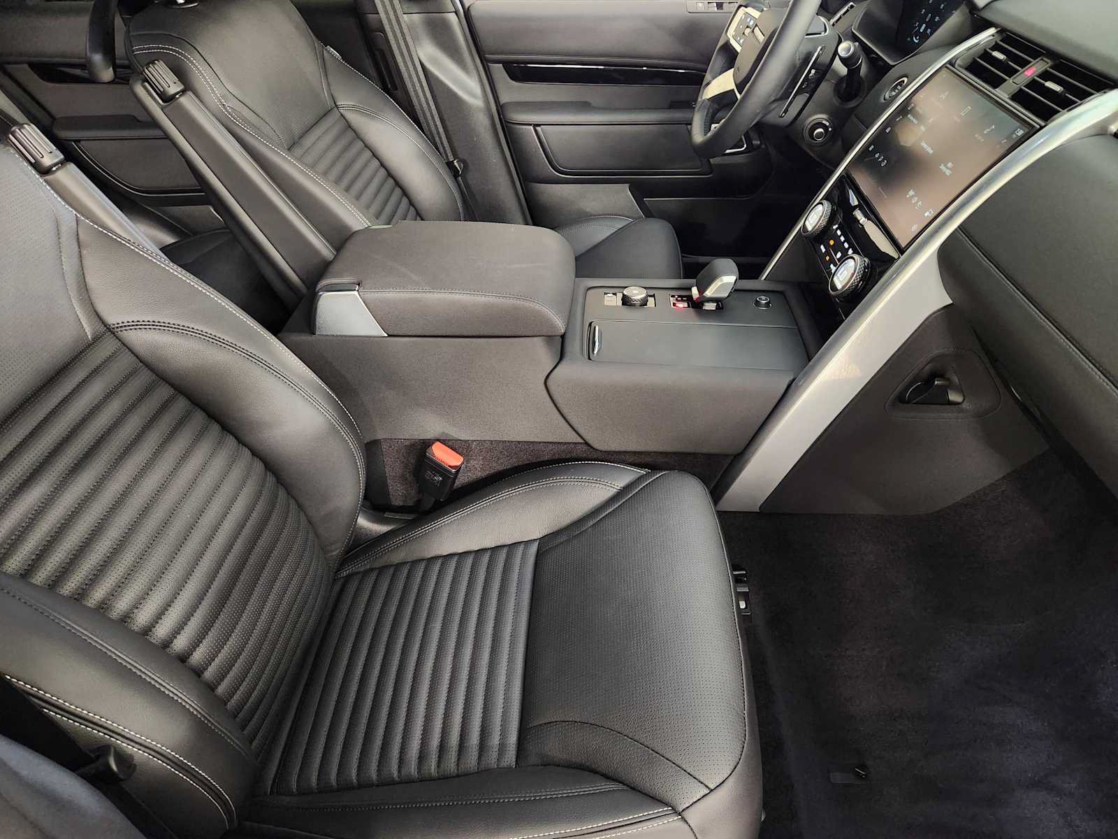 Used 2026 Land Rover Discovery S AWD/4WD image 3