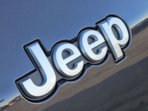 New 2025 Jeep Grand Cherokee L Laredo image 13