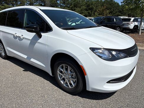 New 2027 Chrysler Pacifica LX FWD image 5