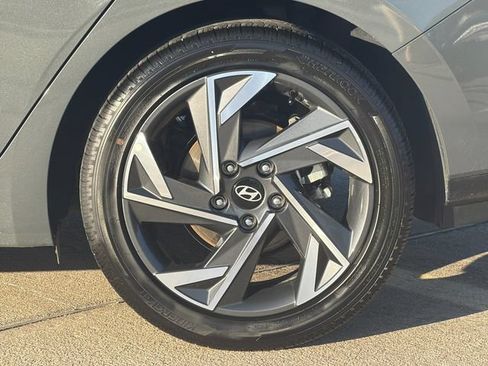 Used 2025 Hyundai Elantra SEL FWD image 31