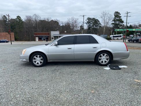 Used 2007 Cadillac DTS Luxury I w/ Trunk Convenience Package image 6