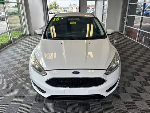 Used 2016 Ford Focus SE FWD image 2