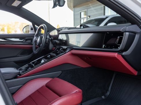 Used 2024 Porsche Panamera 4 image 46