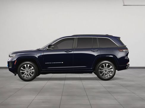 New 2024 Jeep Grand Cherokee Overland w/ Advanced Protech Group III AWD/4WD image 3