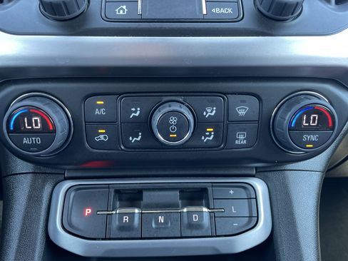 Used 2023 GMC Acadia SLT w/ Elevation Edition image 42