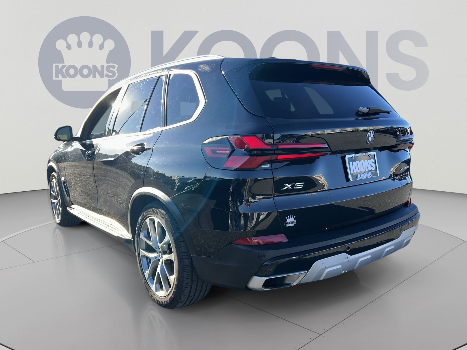 Used 2025 BMW X5 xDrive50e AWD/4WD image 4