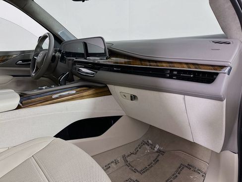 Used 2024 Cadillac Escalade Premium Luxury Platinum AWD/4WD image 33