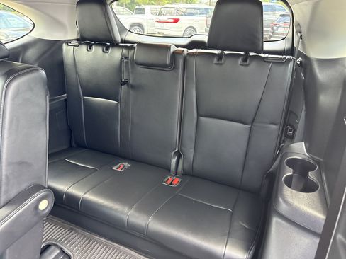 Used 2022 Toyota Highlander Limited FWD image 16