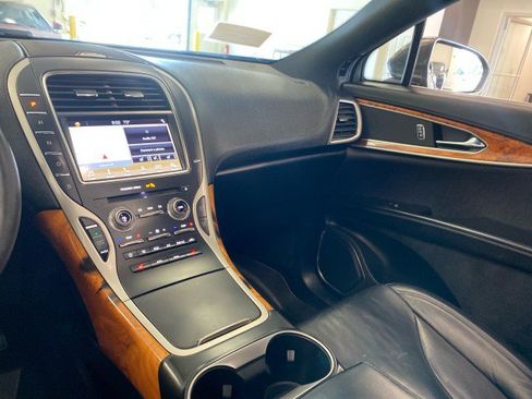 Used 2017 Lincoln MKX Select w/ Select Plus Package AWD/4WD image 13