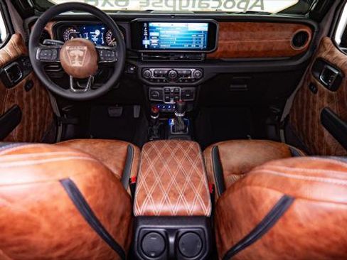 Used 2025 Jeep Gladiator Sport image 2